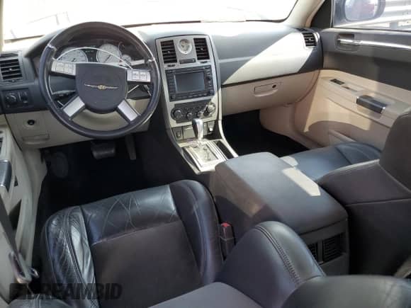 2006 Chrysler 300 C SRT-8 с VIN 2C3LA73W56H102728, выставлен на аукционе Copart как лот 63040605 с пробегом 145 411 миль миль и Чистый • Clean title. История ставок и продаж доступна на DreamBid. Изображение 8.