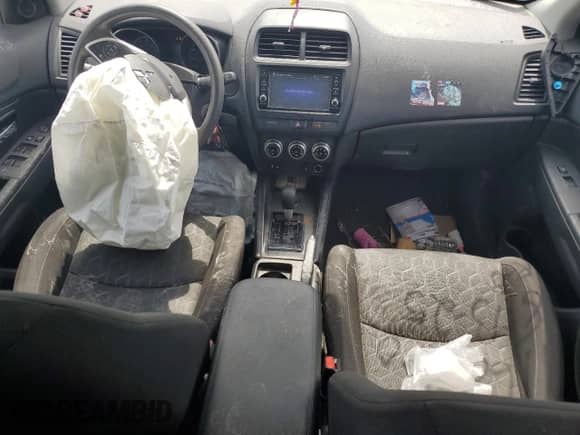 2021 Mitsubishi Outlander ES z VIN JA4ARUAU6MU031474, wystawiony jako Copart lot #69623645 z przebiegiem 58 157 mil mil oraz Szkoda całkowita • Salvage title. Historia ofert i sprzedaży dostępna na DreamBid. Obrazek 8.