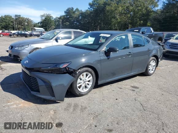 2025 Toyota Camry LE z VIN 4T1DAACK5SU574134, wystawiony jako Copart lot #87451525 z przebiegiem 13 431 mil mil oraz Nie do naprawy • Non repairable. Historia ofert i sprzedaży dostępna na DreamBid. Obrazek 1.