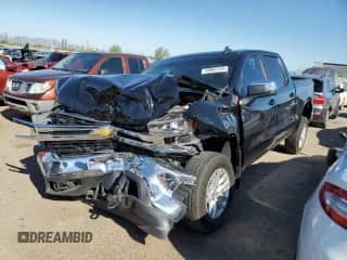 2021 Chevrolet Silverado 1500 LT z VIN 3GCUYDET0MG343445, wystawiony jako Copart lot #68802334 z przebiegiem Nie podano mil oraz Szkoda całkowita • Salvage title. Historia ofert i sprzedaży dostępna na DreamBid. Obrazek 1.