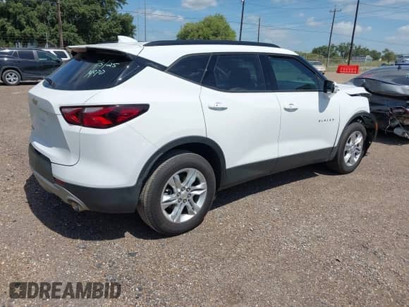 2021 Chevrolet Blazer LT z VIN 3GNKBCRS2MS506945, wystawiony jako IAAI lot #42773302 z przebiegiem 43 161 mil mil oraz . Historia ofert i sprzedaży dostępna na DreamBid. Obrazek 4.