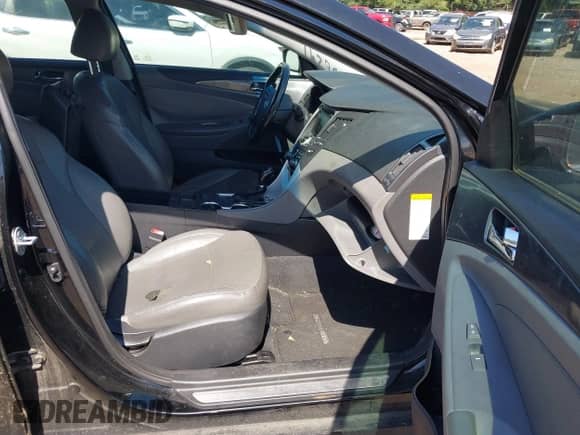 2015 Hyundai Sonata Limited z VIN KMHEC4A47FA136291, wystawiony jako IAAI lot #42679550 z przebiegiem Nie podano mil oraz . Historia ofert i sprzedaży dostępna na DreamBid. Obrazek 5.