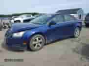 2013 Chevrolet Cruze 1LT z VIN 1G1PD5SB9D7193866, wystawiony jako Copart lot #58338485 z przebiegiem 191 813 mil mil oraz Czysty tytuł • Clean title. Historia ofert i sprzedaży dostępna na DreamBid. Obrazek 1.
