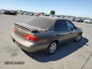 2000 Chevrolet Prizm z VIN 1Y1SK5483YZ421567, wystawiony jako Copart lot #81340375 z przebiegiem 110 561 mil mil oraz Szkoda całkowita • Salvage title. Historia ofert i sprzedaży dostępna na DreamBid. Obrazek 3.