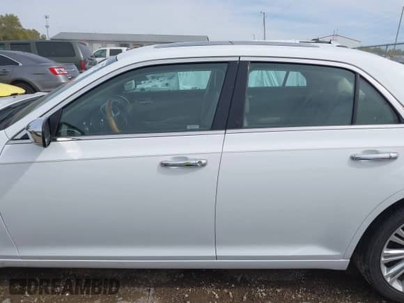 2014 Chrysler 300 C with VIN 2C3CCAET6EH375850, listed as a IAAI auction lot 43420971 with 51,317 mi miles and . Bid and sale history available at DreamBid. Image 15.