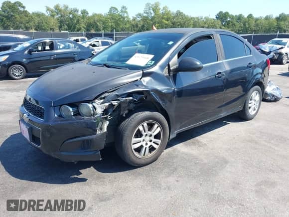 2015 Chevrolet Sonic LT с VIN 1G1JC5SG8F4126703, выставлен на аукционе IAAI как лот 43129168 с пробегом 220 185 миль миль и . История ставок и продаж доступна на DreamBid. Изображение 2.