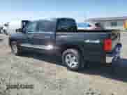 2005 Dodge Dakota Laramie z VIN 1D7HW58N15S248189, wystawiony jako Copart lot #63851045 z przebiegiem 120 624 mil mil oraz Czysty tytuł • Clean title. Historia ofert i sprzedaży dostępna na DreamBid. Obrazek 2.