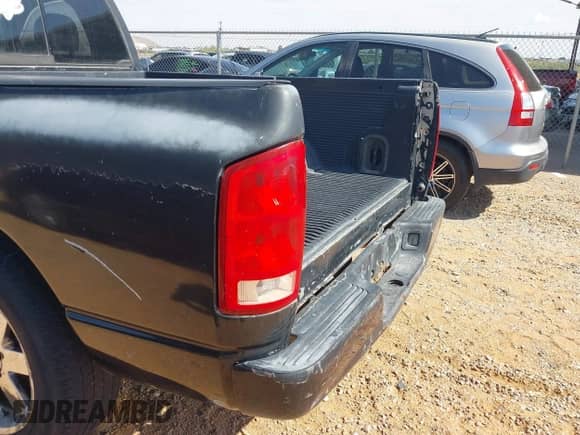 2004 Dodge 1500 ST z VIN 1D7HA16KX4J283799, wystawiony jako IAAI lot #42967205 z przebiegiem 188 051 mil mil oraz . Historia ofert i sprzedaży dostępna na DreamBid. Obrazek 6.