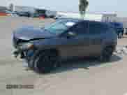 2019 Jeep Compass Altitude z VIN 3C4NJCBB5KT726882, wystawiony jako IAAI lot #42662008 z przebiegiem 100 634 mil mil oraz . Historia ofert i sprzedaży dostępna na DreamBid. Obrazek 15.