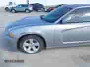 2014 Dodge Charger SE z VIN 2C3CDXBG9EH192983, wystawiony jako IAAI lot #43553133 z przebiegiem 124 512 mil mil oraz . Historia ofert i sprzedaży dostępna na DreamBid. Obrazek 6.