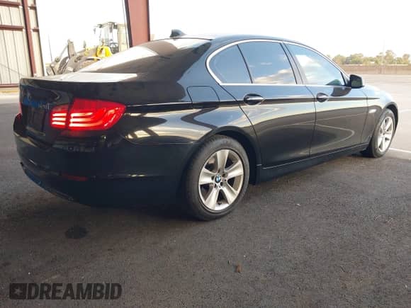 2011 BMW 5 Series 528i с VIN WBAFR1C55BC740431, выставлен на аукционе IAAI как лот 43260782 с пробегом 225 947 миль миль и . История ставок и продаж доступна на DreamBid. Изображение 4.