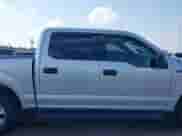 2018 Ford F-150 XLT z VIN 1FTEW1EG4JKD73029, wystawiony jako IAAI lot #43200359 z przebiegiem 72 883 mil mil oraz . Historia ofert i sprzedaży dostępna na DreamBid. Obrazek 12.