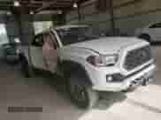 2023 Toyota Tacoma TRD Off Road z VIN 3TMCZ5AN5PM625110, wystawiony jako Copart lot #82304995 z przebiegiem 48 416 mil mil oraz Szkoda całkowita • Salvage title. Historia ofert i sprzedaży dostępna na DreamBid. Obrazek 4.