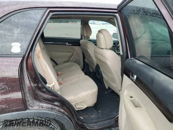 2014 Kia Sorento LX с VIN 5XYKT3A60EG494964, выставлен на аукционе Copart как лот 70172065 с пробегом 191 282 миль миль и Списание • Salvage title. История ставок и продаж доступна на DreamBid. Изображение 11.