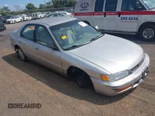 1997 Honda Accord Value с VIN 1HGCD5686VA193754, выставлен на аукционе IAAI как лот 43155130 с пробегом 339 032 миль миль и . История ставок и продаж доступна на DreamBid. Изображение 1.