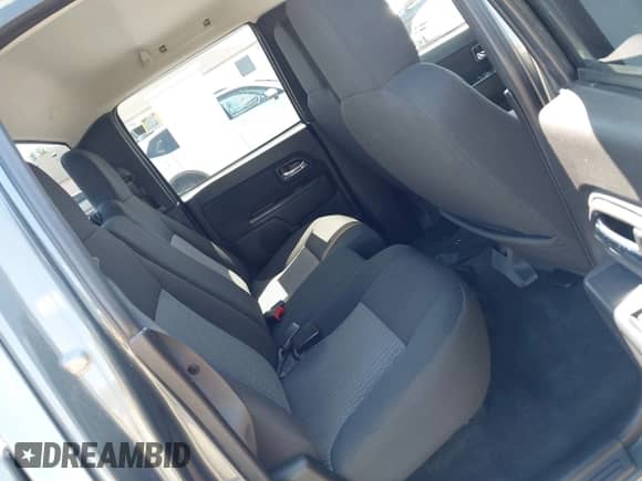 2011 Chevrolet Colorado 1LT z VIN 1GCHTCFE5B8113848, wystawiony jako IAAI lot #42781184 z przebiegiem 64 485 mil mil oraz . Historia ofert i sprzedaży dostępna na DreamBid. Obrazek 8.