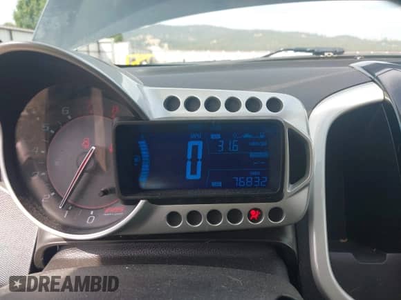 2015 Chevrolet Sonic RS с VIN 1G1JH6SB3F4106550, выставлен на аукционе IAAI как лот 43066347 с пробегом 76 832 миль миль и . История ставок и продаж доступна на DreamBid. Изображение 7.