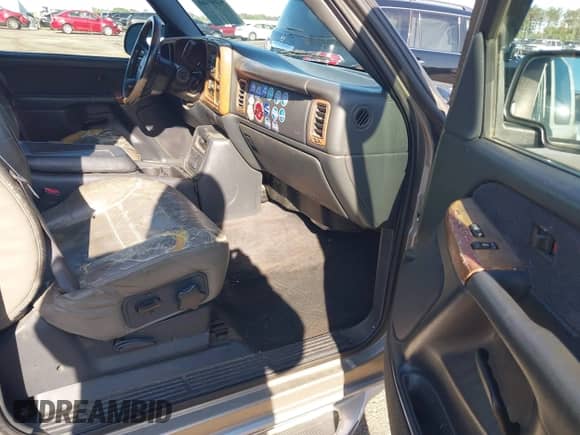 2002 GMC Sierra 1500 SLE с VIN 2GTEC19T721257163, выставлен на аукционе IAAI как лот 42049468 с пробегом 274 249 миль миль и . История ставок и продаж доступна на DreamBid. Изображение 5.