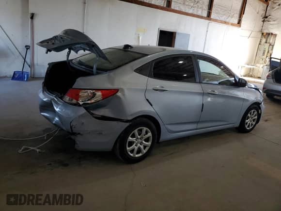 2013 Hyundai Accent GLS z VIN KMHCT4AEXDU500067, wystawiony jako Copart lot #86504195 z przebiegiem 145 209 mil mil oraz Szkoda całkowita • Salvage title. Historia ofert i sprzedaży dostępna na DreamBid. Obrazek 3.