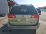 2010 Toyota Sienna XLE с VIN 5TDYK4CCXAS303876, выставлен на аукционе Copart как лот 81272115 с пробегом 170 141 миль миль и Списание • Salvage title. История ставок и продаж доступна на DreamBid. Изображение 6.