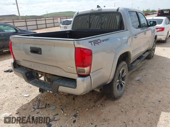 2016 Toyota Tacoma SR5 с VIN 5TFAZ5CN7GX014297, выставлен на аукционе IAAI как лот 42713156 с пробегом Не указан миль и . История ставок и продаж доступна на DreamBid. Изображение 4.