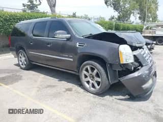 2011 Cadillac Escalade ESV Premium z VIN 1GYS4JEF2BR149146, wystawiony jako IAAI lot #42370325 z przebiegiem 68 787 mil mil oraz . Historia ofert i sprzedaży dostępna na DreamBid. Obrazek 1.