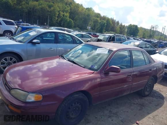 1996 Toyota Camry DX z VIN 4T1BG12K5TU756036, wystawiony jako IAAI lot #43304027 z przebiegiem 128 756 mil mil oraz . Historia ofert i sprzedaży dostępna na DreamBid. Obrazek 6.