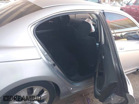 2008 Honda Accord EX z VIN JHMCP26718C061309, wystawiony jako IAAI lot #43315896 z przebiegiem 184 006 mil mil oraz . Historia ofert i sprzedaży dostępna na DreamBid. Obrazek 8.