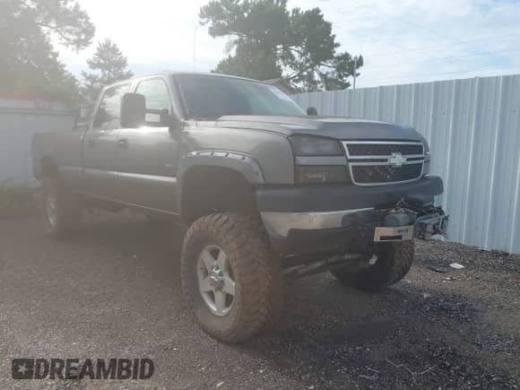 2006 Chevrolet Silverado 2500HD LT3 с VIN 1GCHK23D16F150339, выставлен на аукционе IAAI как лот 42880312 с пробегом 242 722 миль миль и . История ставок и продаж доступна на DreamBid. Изображение 1.