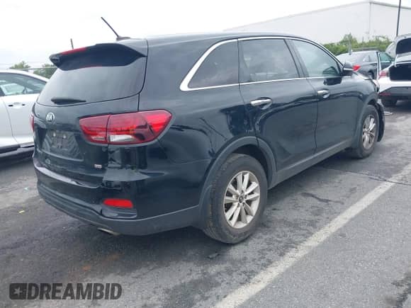 2019 Kia Sorento LX with VIN 5XYPG4A30KG578400, listed as a IAAI auction lot 42983250 with 151,959 mi miles and . Bid and sale history available at DreamBid. Image 4.