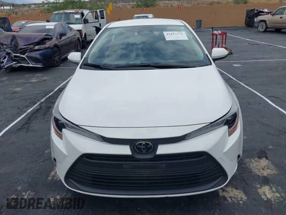 2024 Toyota Corolla LE z VIN JTDB4MEE3RJ012093, wystawiony jako IAAI lot #43253751 z przebiegiem 13 269 mil mil oraz . Historia ofert i sprzedaży dostępna na DreamBid. Obrazek 13.