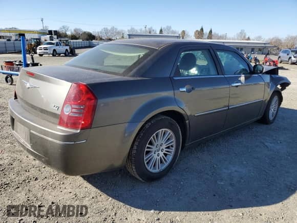 2010 Chrysler 300 Touring Signature с VIN 2C3CA5CV2AH221194, выставлен на аукционе Copart как лот 88979445 с пробегом Не указан миль и Списание • Salvage title. История ставок и продаж доступна на DreamBid. Изображение 3.