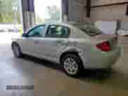 2009 Chevrolet Cobalt LS z VIN 1G1AS58H697158555, wystawiony jako Copart lot #82312565 z przebiegiem Nie podano mil oraz Szkoda całkowita • Salvage title. Historia ofert i sprzedaży dostępna na DreamBid. Obrazek 2.