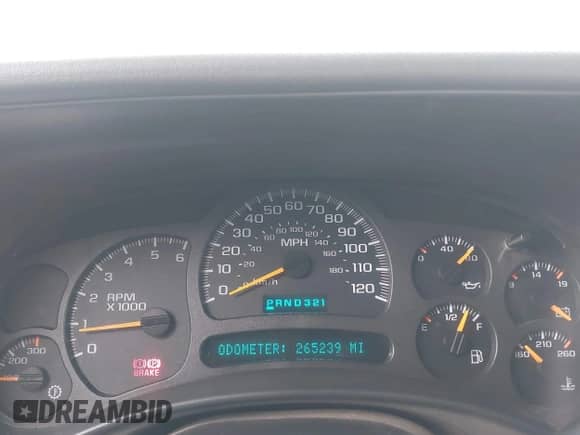 2003 Chevrolet Silverado 2500HD LT z VIN 1GCHK29U23E116984, wystawiony jako IAAI lot #43217859 z przebiegiem 265 239 mil mil oraz . Historia ofert i sprzedaży dostępna na DreamBid. Obrazek 7.