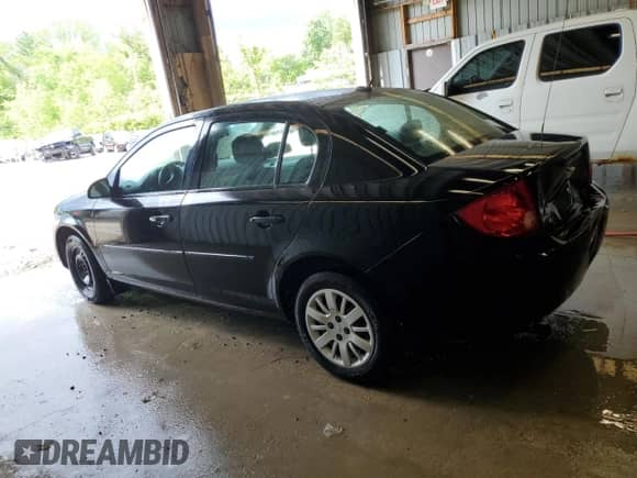 2009 Chevrolet Cobalt z VIN 1G1AL58HX97141089, wystawiony jako Copart lot #58589465 z przebiegiem 181 574 mil mil oraz Szkoda całkowita • Salvage title. Historia ofert i sprzedaży dostępna na DreamBid. Obrazek 2.