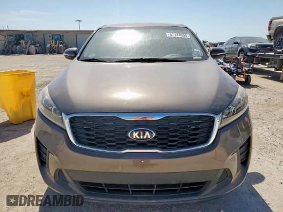 2020 Kia Sorento LX with VIN 5XYPG4A56LG615081, listed as a Copart auction lot 67124905 with 117,290 mi miles and Clean title. Bid and sale history available at DreamBid. Image 5.
