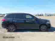 2016 Nissan Pathfinder S z VIN 5N1AR2MN9GC622533, wystawiony jako IAAI lot #42235750 z przebiegiem 170 476 mil mil oraz . Historia ofert i sprzedaży dostępna na DreamBid. Obrazek 14.