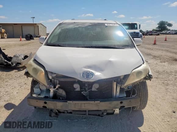 2012 Toyota Sienna XLE AAS z VIN 5TDYK3DC7CS236651, wystawiony jako Copart lot #83776455 z przebiegiem 172 156 mil mil oraz Czysty tytuł • Clean title. Historia ofert i sprzedaży dostępna na DreamBid. Obrazek 5.