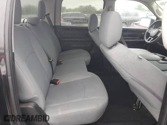 2018 Ram 1500 Tradesman z VIN 3C6RR7KT8JG122977, wystawiony jako Copart lot #55258285 z przebiegiem 94 877 mil mil oraz Szkoda całkowita • Salvage title. Historia ofert i sprzedaży dostępna na DreamBid. Obrazek 10.