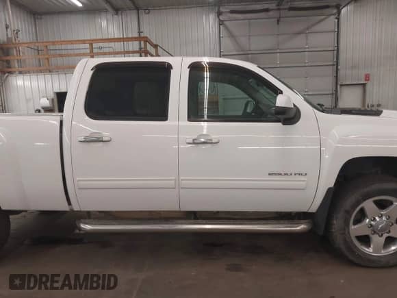 2013 Chevrolet Silverado 2500HD LTZ z VIN 1GC1KYE83DF168827, wystawiony jako IAAI lot #43248218 z przebiegiem 212 927 mil mil oraz . Historia ofert i sprzedaży dostępna na DreamBid. Obrazek 14.