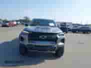 2024 Chevrolet Colorado 4WD ZR2 с VIN 1GCPTFEK1R1137880, выставлен на аукционе IAAI как лот 42839472 с пробегом 24 589 миль миль и . История ставок и продаж доступна на DreamBid. Изображение 6.