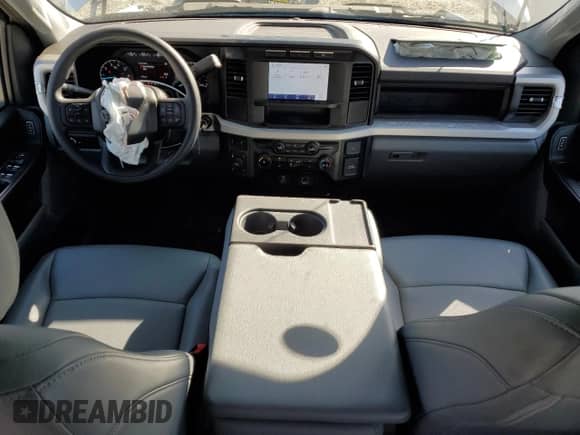 2024 Ford F-250 XL z VIN 1FT7W2BA6RED74420, wystawiony jako Copart lot #81666165 z przebiegiem 14 721 mil mil oraz Szkoda całkowita • Salvage title. Historia ofert i sprzedaży dostępna na DreamBid. Obrazek 8.