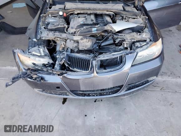 2007 BMW 3 Series 328i z VIN WBAVA33537PV66051, wystawiony jako Copart lot #82264715 z przebiegiem 102 572 mil mil oraz Szkoda całkowita • Salvage title. Historia ofert i sprzedaży dostępna na DreamBid. Obrazek 11.