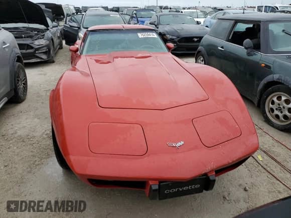 1977 Chevrolet Corvette с VIN 1Z37L7S447426, выставлен на аукционе Copart как лот 76259414 с пробегом 77 414 миль миль и На запчасти • Non repairable. История ставок и продаж доступна на DreamBid. Изображение 5.