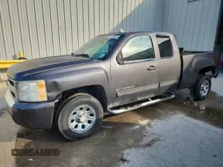 2011 Chevrolet Silverado 1500 LS z VIN 1GCRCREA8BZ264604, wystawiony jako Copart lot #70118955 z przebiegiem Nie podano mil oraz Szkoda całkowita • Salvage title. Historia ofert i sprzedaży dostępna na DreamBid. Obrazek 1.