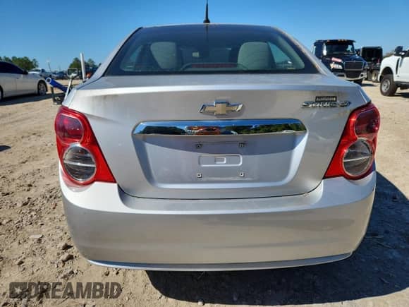 2013 Chevrolet Sonic LT z VIN 1G1JC5SH6D4239765, wystawiony jako Copart lot #89445475 z przebiegiem 108 774 mil mil oraz Czysty tytuł • Clean title. Historia ofert i sprzedaży dostępna na DreamBid. Obrazek 6.