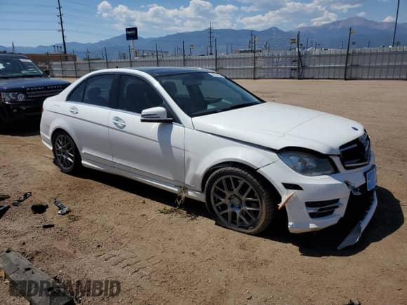 2014 Mercedes-Benz C 300 Sport с VIN WDDGF8AB2ER319663, выставлен на аукционе Copart как лот 69626275 с пробегом 110 846 миль миль и Списание • Salvage title. История ставок и продаж доступна на DreamBid. Изображение 4.