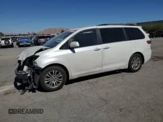 2015 Toyota Sienna XLE with VIN 5TDYK3DC3FS633276, listed as a Copart auction lot 67418395 with 119,342 mi miles and Salvage title. Bid and sale history available at DreamBid. Image 1.