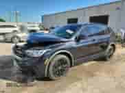2022 Volkswagen Tiguan SE R-Line Black z VIN 3VVCB7AX9NM086989, wystawiony jako Copart lot #86275675 z przebiegiem 76 392 mil mil oraz Nie do naprawy • Non repairable. Historia ofert i sprzedaży dostępna na DreamBid. Obrazek 1.