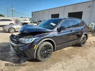 2022 Volkswagen Tiguan SE R-Line Black z VIN 3VVCB7AX9NM086989, wystawiony jako Copart lot #86275675 z przebiegiem 76 392 mil mil oraz Nie do naprawy • Non repairable. Historia ofert i sprzedaży dostępna na DreamBid. Obrazek 1.